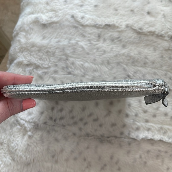 Nwt and Dustbag Balenciaga pebbled leather silver pouch, can be used as a clutch - Picture 6 of 8